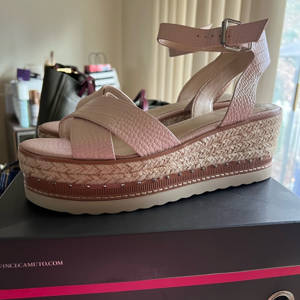 Vince Camino espadrilles NWT croc design leather